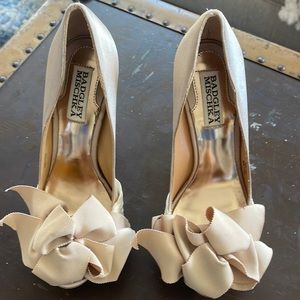 Basslet Mischka ivory heels with ribbon bow